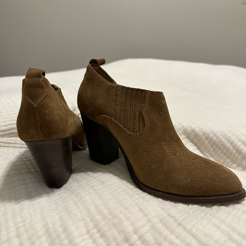 Size 7.5 Like New Frye Heel Ankle Booties Brown Suede